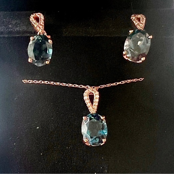 Kay Jewelers Jewelry - Natural diamond & London topaz set in 14k rose gold - 18in chain & earrings